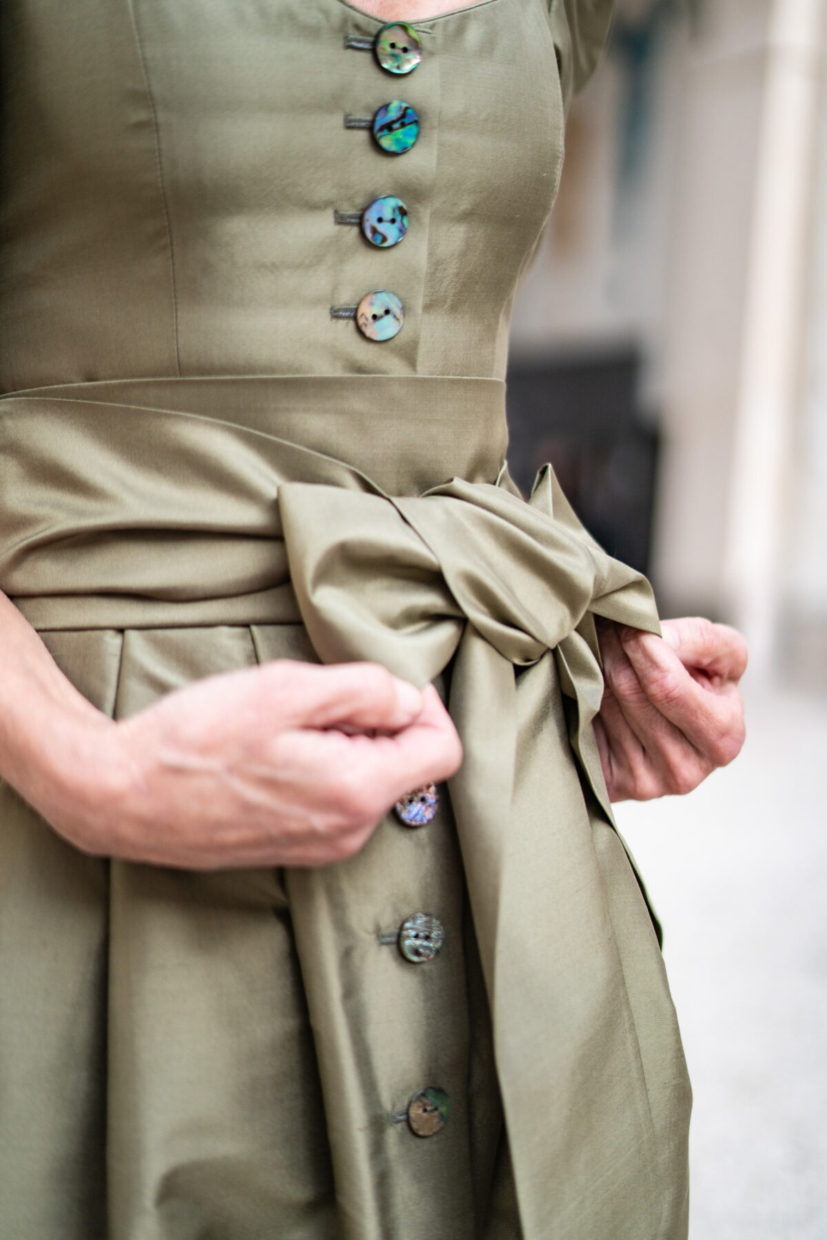 Seidenkleid mit Schärpe – Bild 4