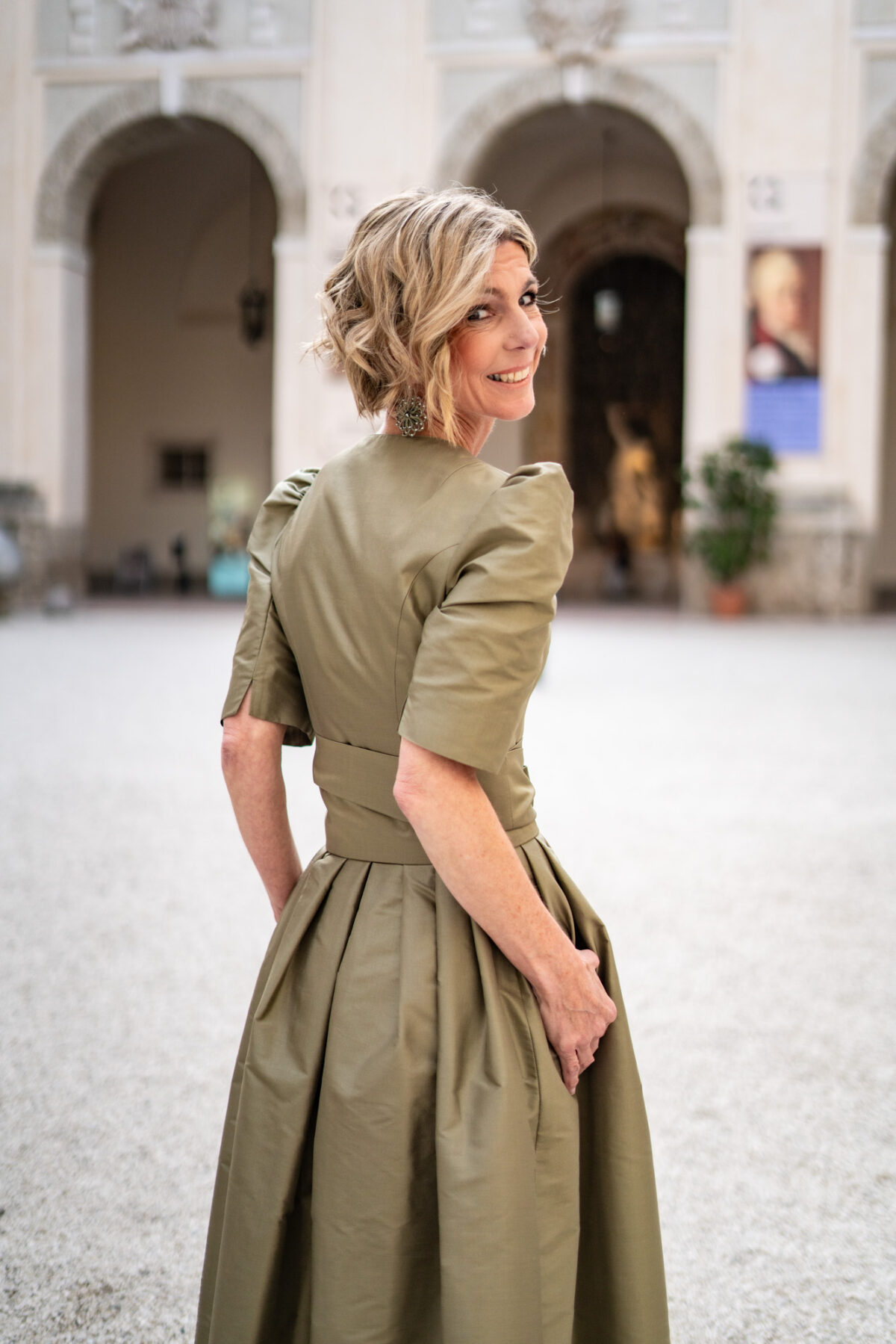 Seidenkleid mit Schärpe – Bild 5