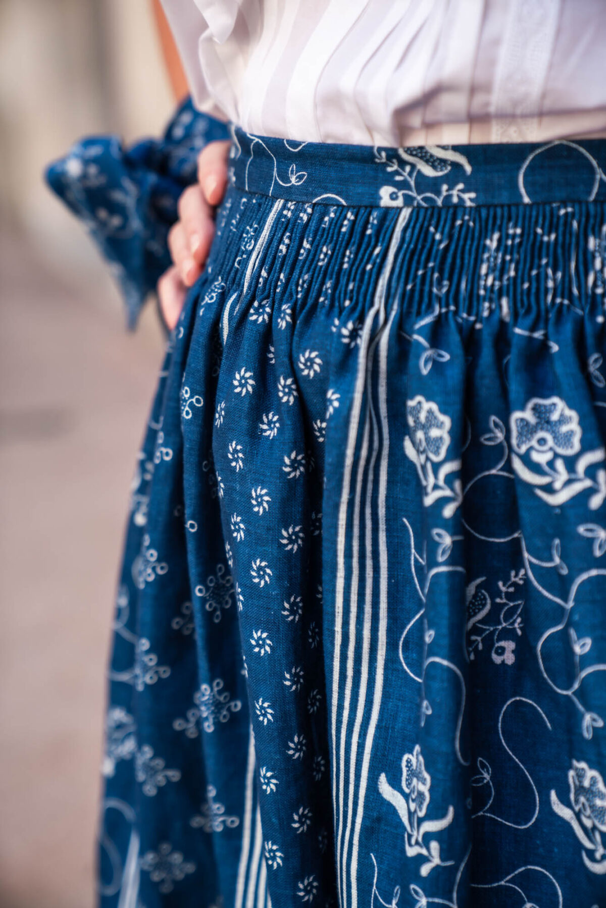 handgezogener Blaudruck Leinenrock – Bild 3