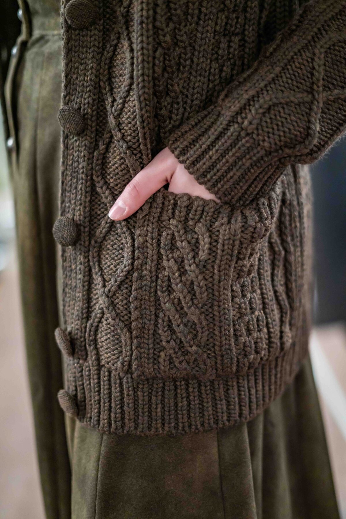 Strickjacke mit Zopfmuster – Bild 3