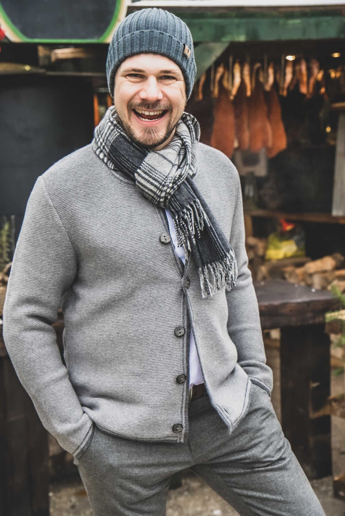Herrenstrickjacke grau